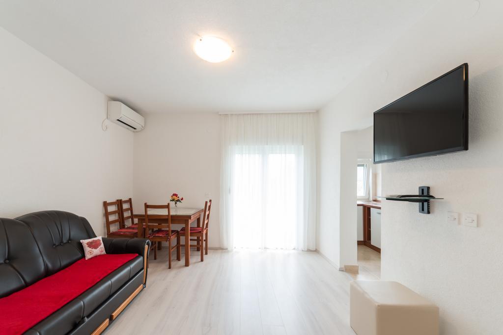 Apartments Brekalo Pakoštane Buitenkant foto